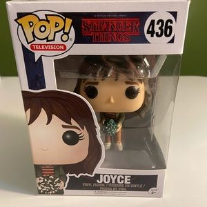 Stranger Things, Joyce.